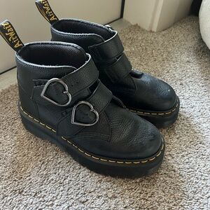 Doc Martens Devon heart platform boots